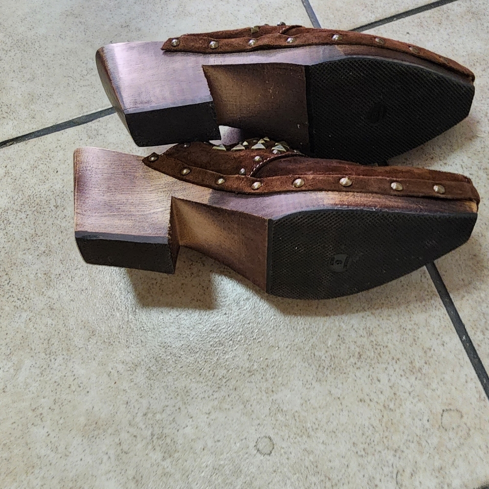 Donald Pliner Studded Suede Clog size 6 - Picture 10 of 13